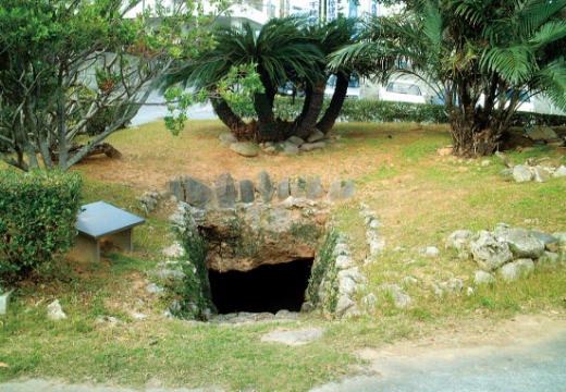 牧港テラブのガマ